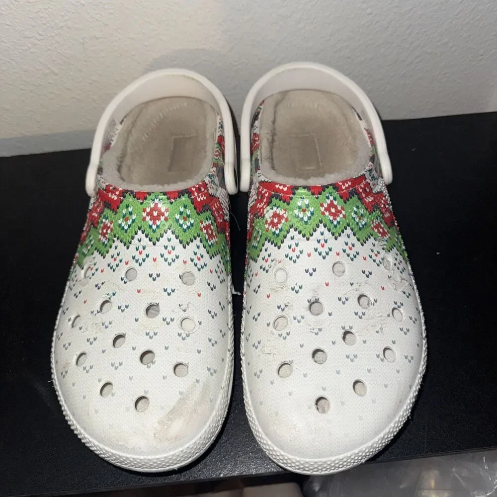 Crocs Classic Lined Holiday Christmas Charm Clogs Shoes White M12